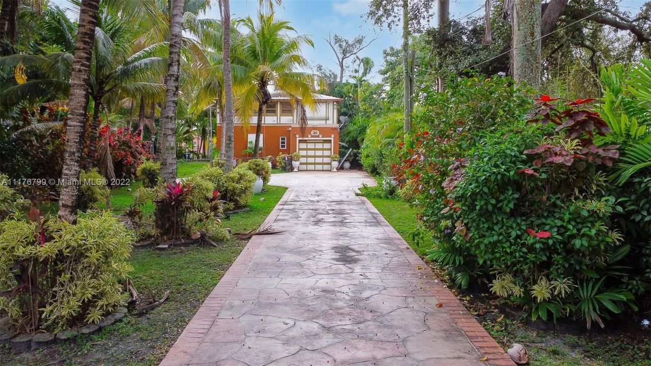 Недавно продано: $875,000 (4 спален, 2 ванн, 1995 Квадратных фут)