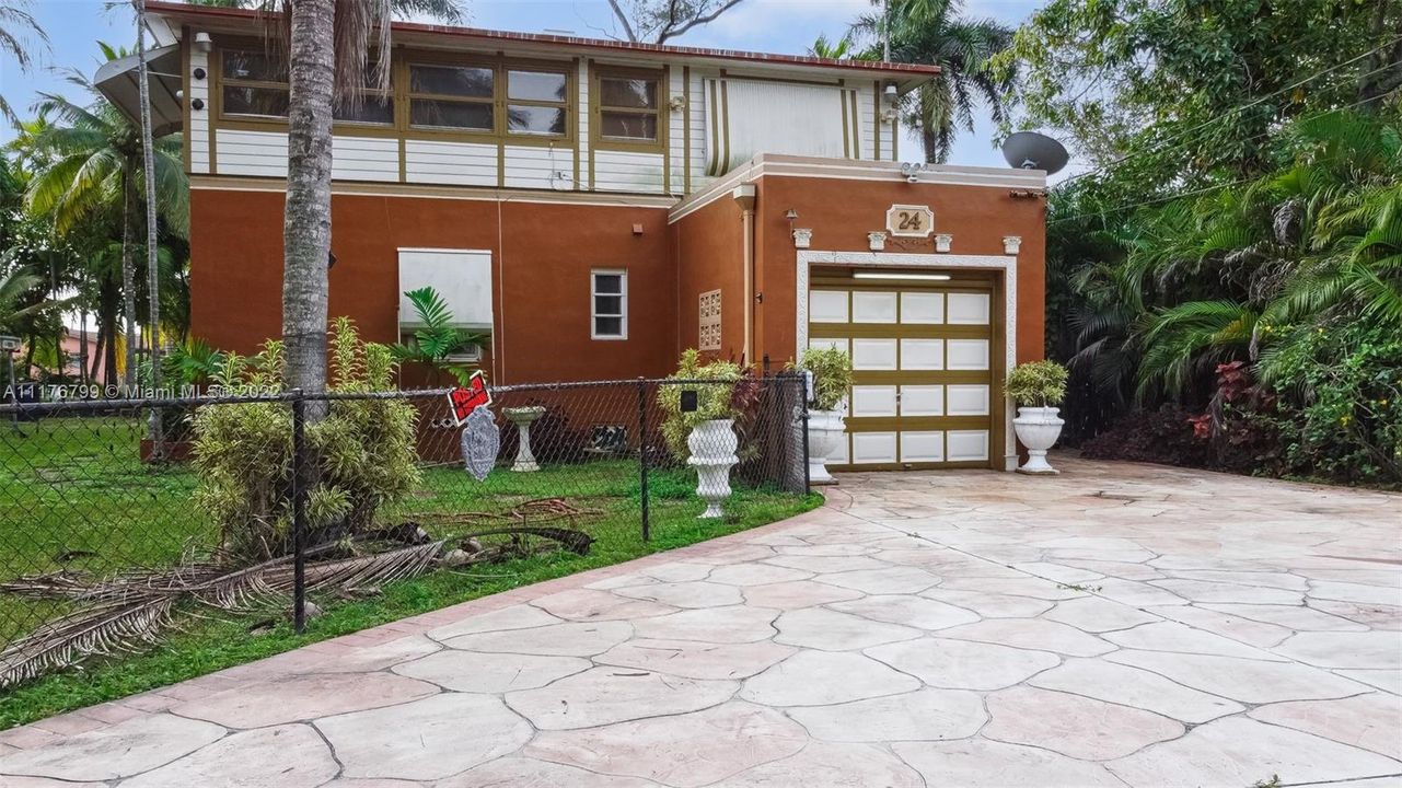 Недавно продано: $875,000 (4 спален, 2 ванн, 1995 Квадратных фут)