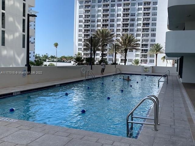 Recently Sold: $750,000 (2 beds, 2 baths, 1410 Square Feet)