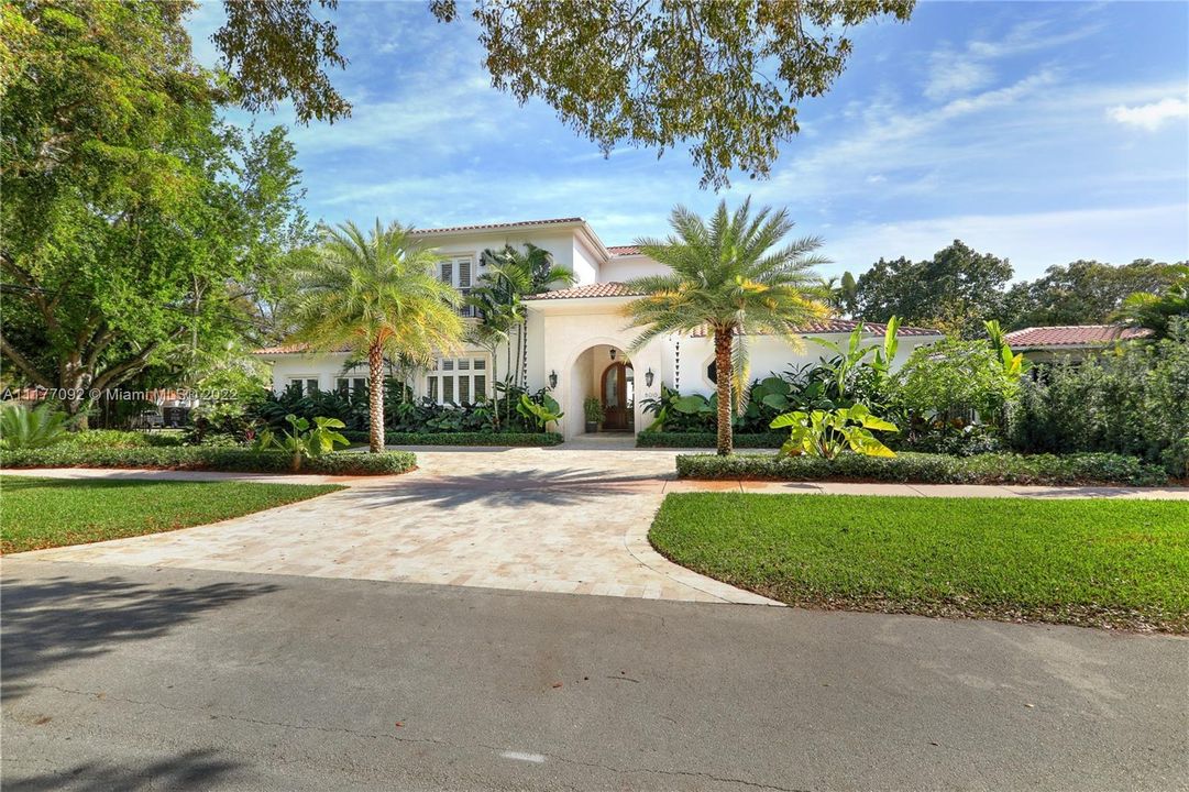 Recently Sold: $5,200,000 (5 beds, 5 baths, 5057 Square Feet)