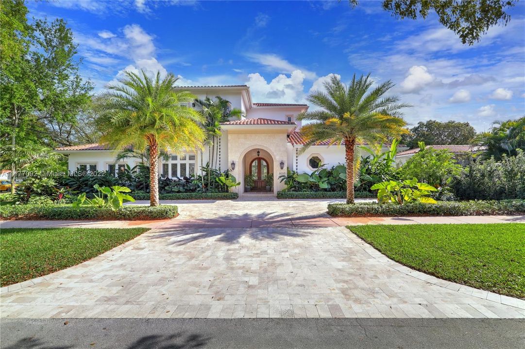 Recently Sold: $5,200,000 (5 beds, 5 baths, 5057 Square Feet)