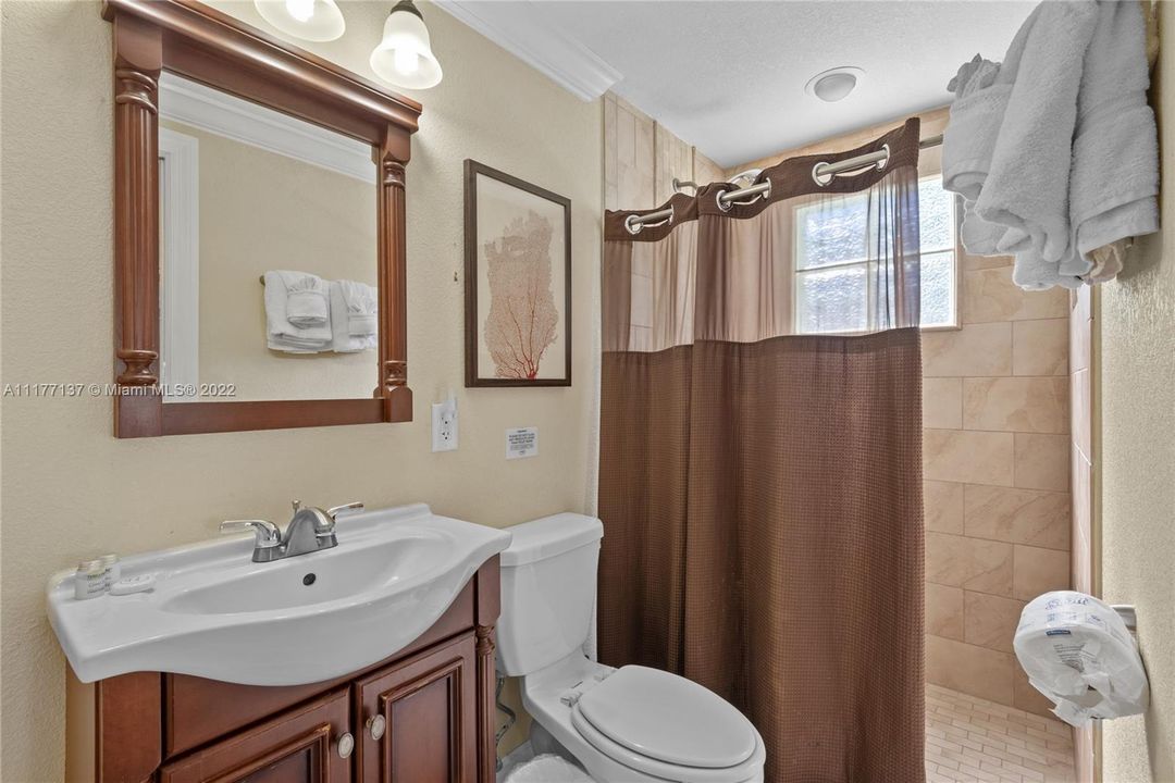 最近售出: $1,999,000 (0 贝兹, 0 浴室, 3507 平方英尺)