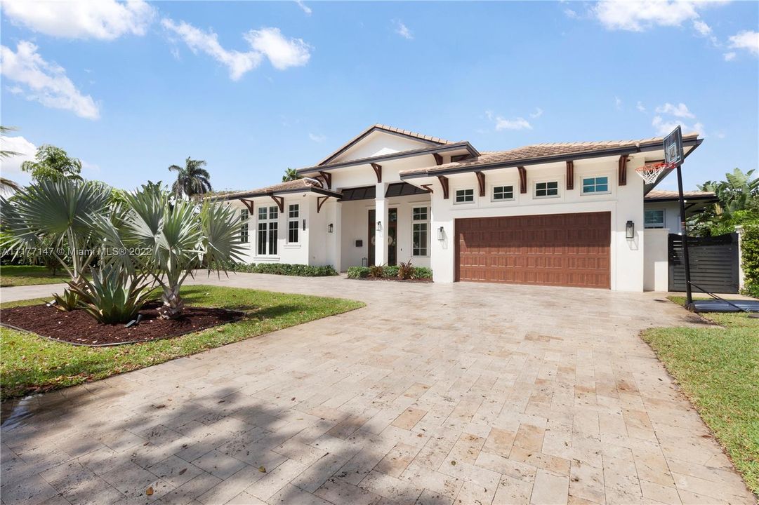 Recently Sold: $1,800,000 (4 beds, 3 baths, 3138 Square Feet)