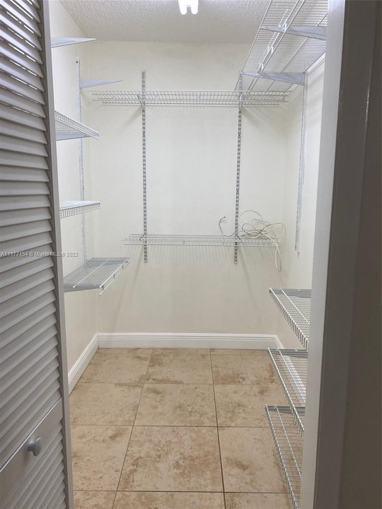 Recently Rented: $1,100 (0 beds, 1 baths, 1834 Square Feet)