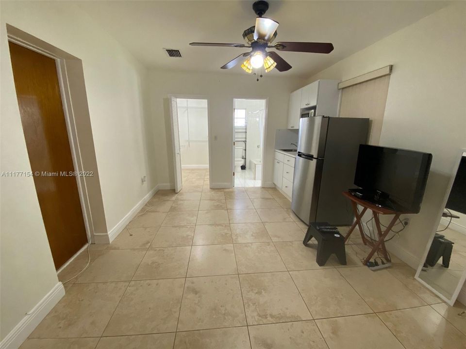Recently Rented: $1,100 (0 beds, 1 baths, 1834 Square Feet)