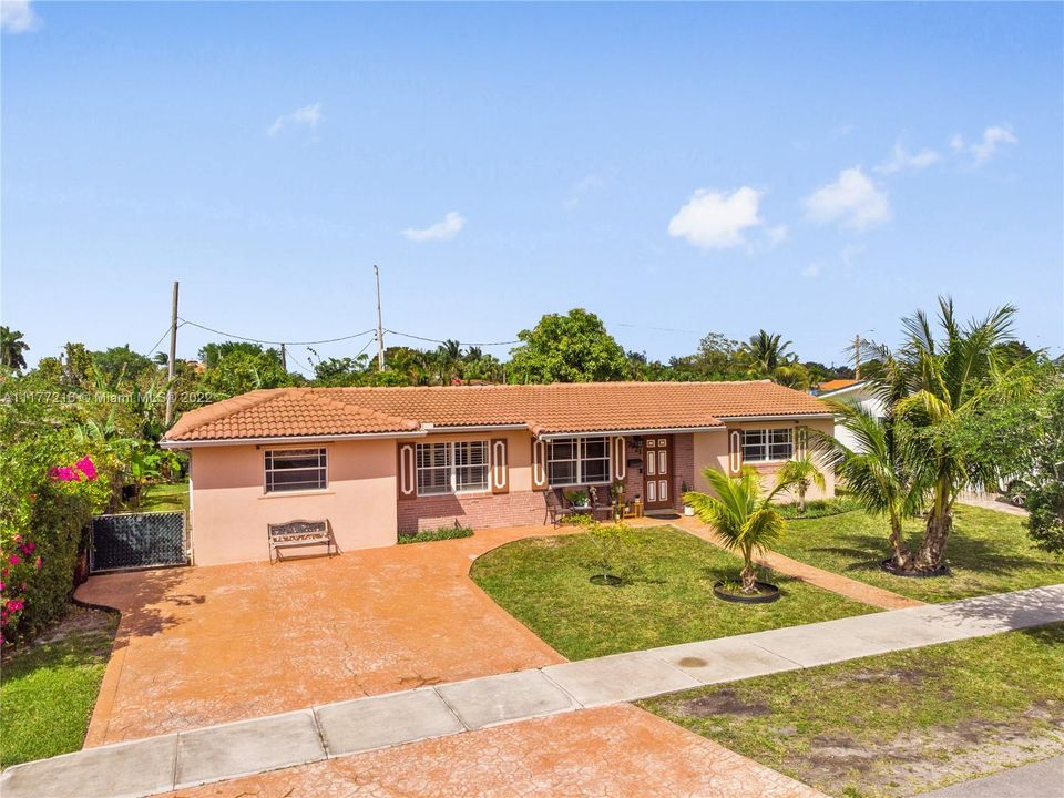 Recently Sold: $550,000 (4 beds, 2 baths, 2018 Square Feet)