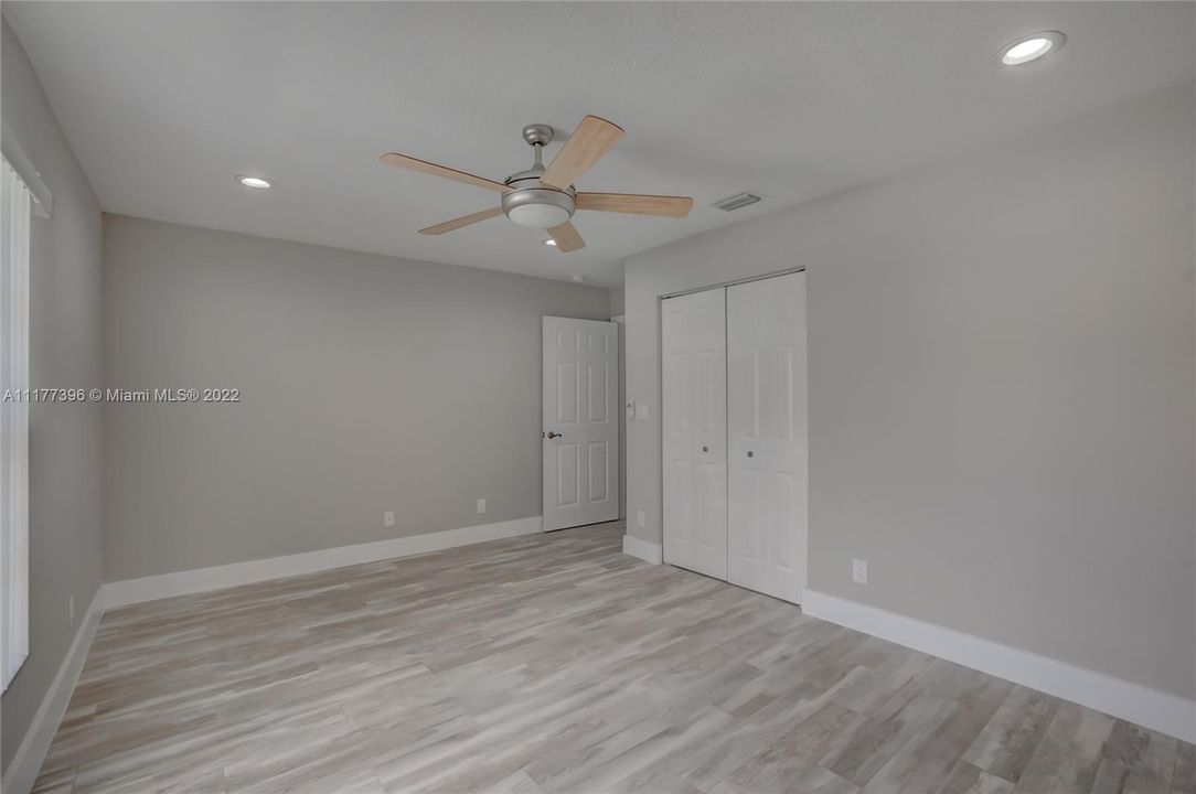 Recently Sold: $399,000 (3 beds, 2 baths, 1497 Square Feet)