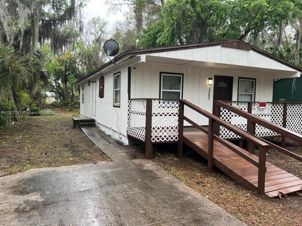 最近售出: $75,000 (3 贝兹, 1 浴室, 0 平方英尺)