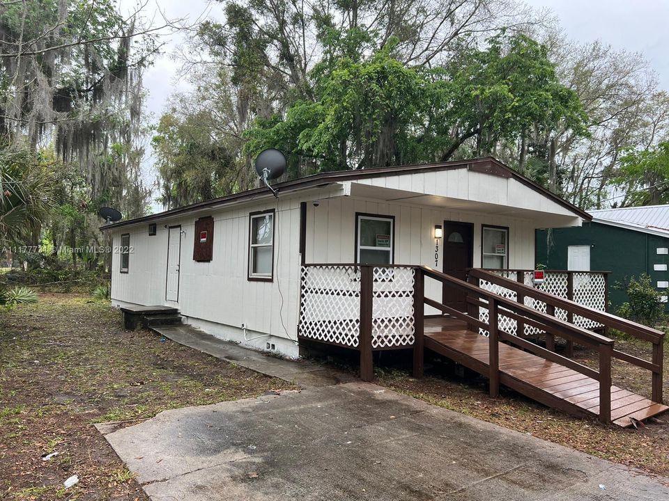 最近售出: $75,000 (3 贝兹, 1 浴室, 0 平方英尺)