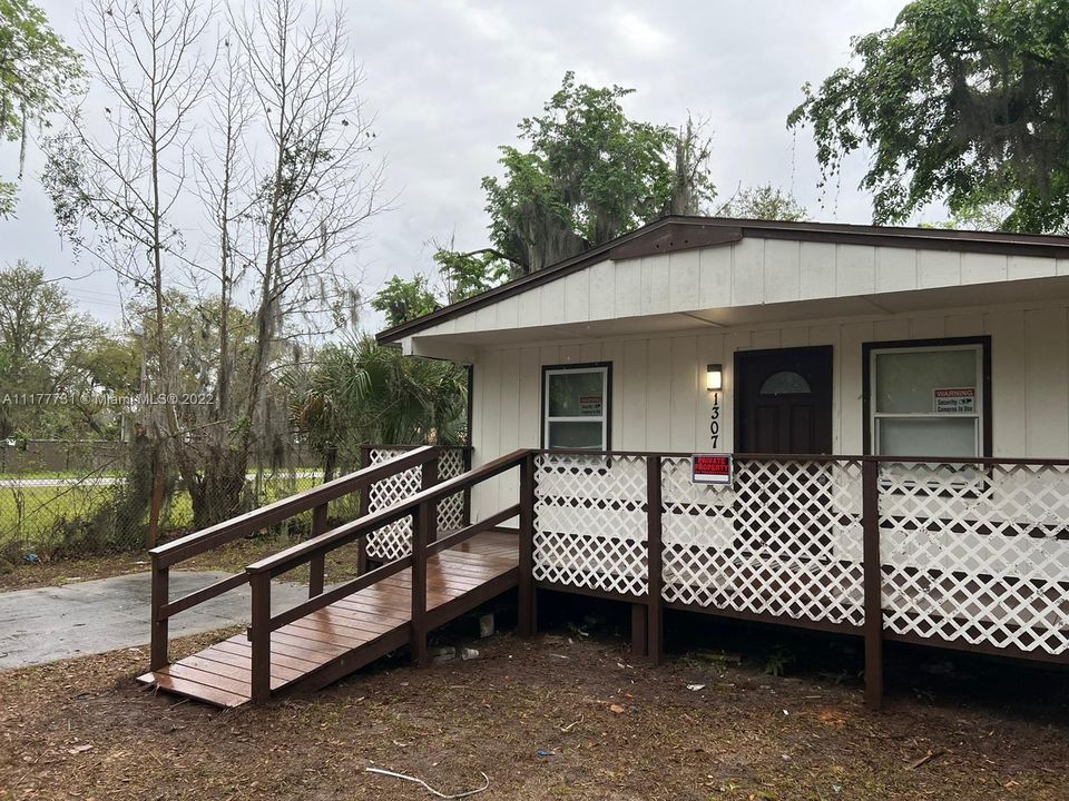 最近售出: $75,000 (3 贝兹, 1 浴室, 0 平方英尺)