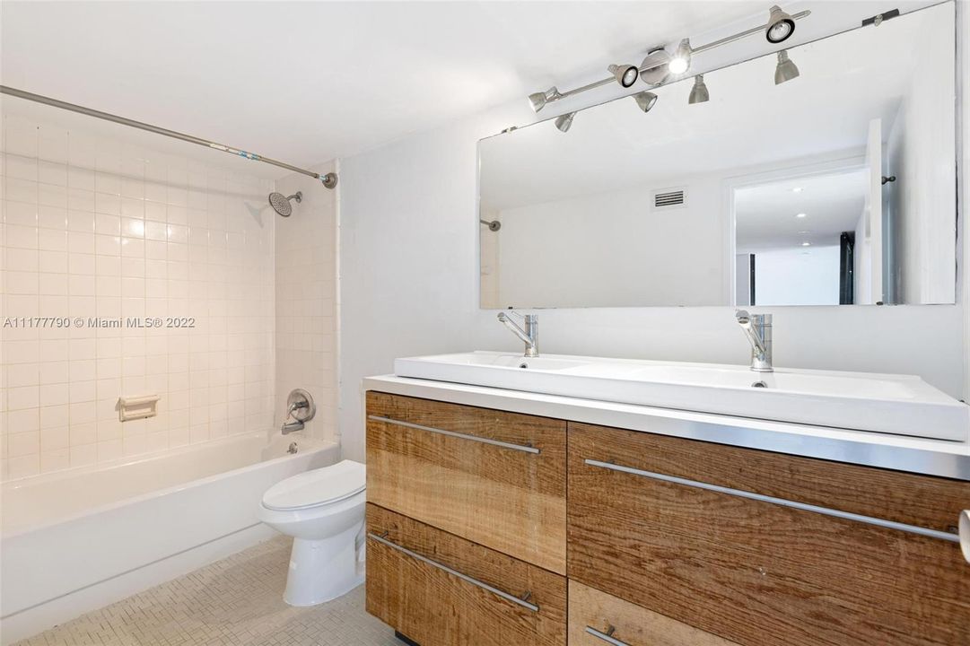 最近售出: $420,000 (1 贝兹, 1 浴室, 1145 平方英尺)