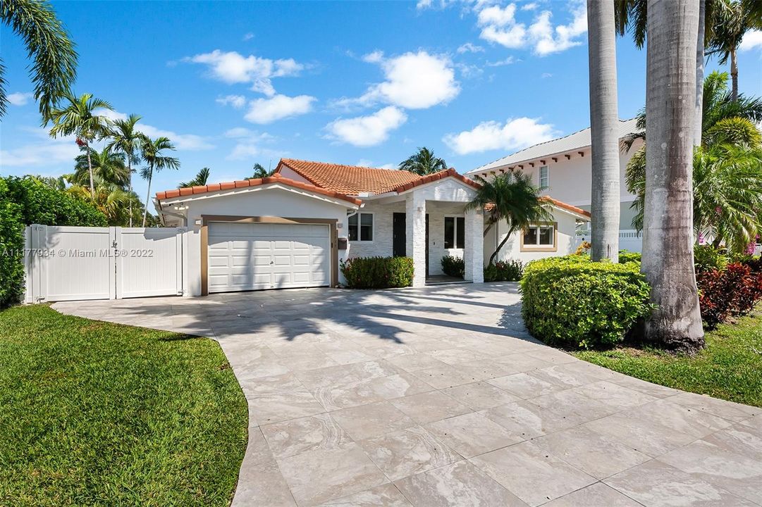 Recently Sold: $1,750,000 (3 beds, 3 baths, 2185 Square Feet)