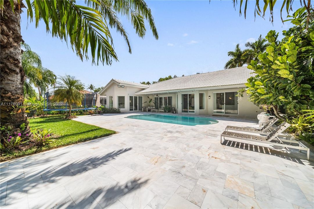 Recently Sold: $1,495,000 (5 beds, 4 baths, 3368 Square Feet)