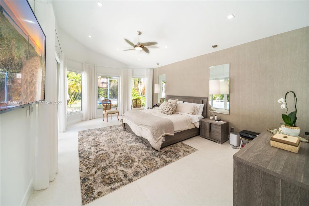 Recently Sold: $1,495,000 (5 beds, 4 baths, 3368 Square Feet)