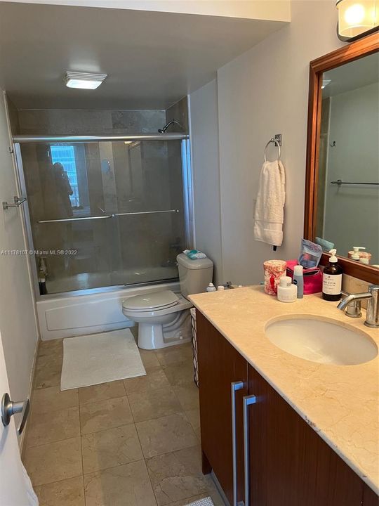 Recently Rented: $3,999 (1 beds, 1 baths, 896 Square Feet)