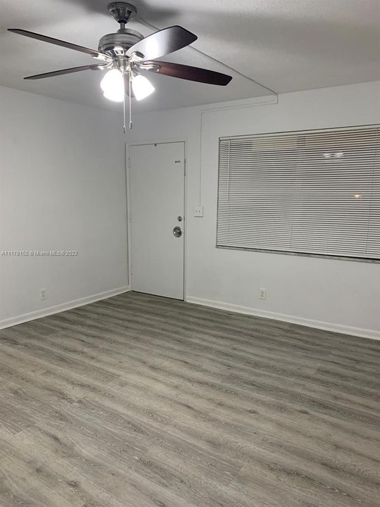 Recently Rented: $1,350 (1 beds, 1 baths, 0 Square Feet)