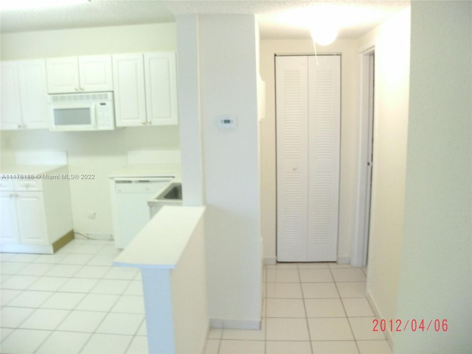 For Sale: $180,000 (1 beds, 1 baths, 730 Square Feet)