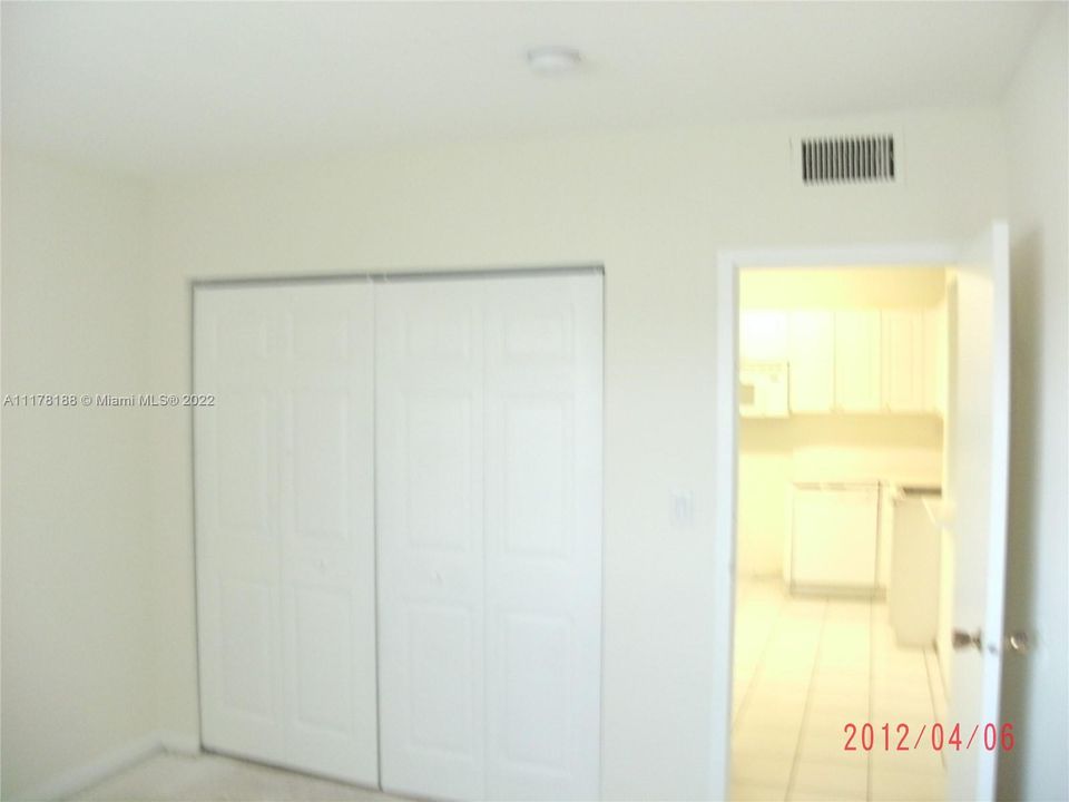 For Sale: $180,000 (1 beds, 1 baths, 730 Square Feet)