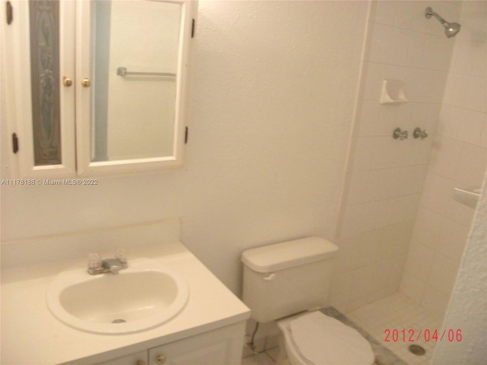 For Sale: $180,000 (1 beds, 1 baths, 730 Square Feet)