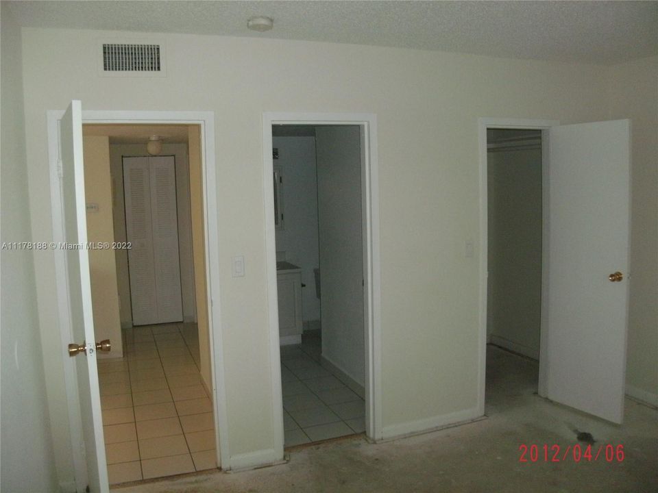 For Sale: $180,000 (1 beds, 1 baths, 730 Square Feet)