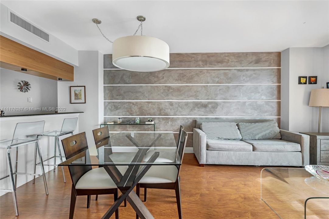 Recently Sold: $495,000 (1 beds, 1 baths, 839 Square Feet)