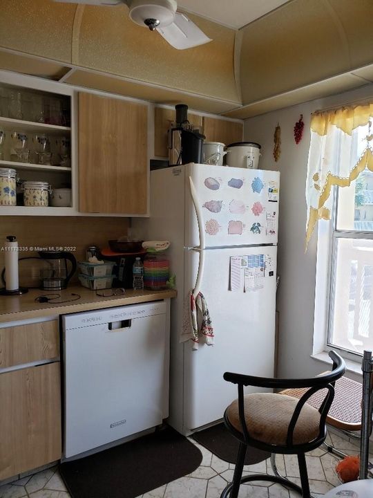 Vendido Recientemente: $89,500 (2 camas, 2 baños, 880 Pies cuadrados)