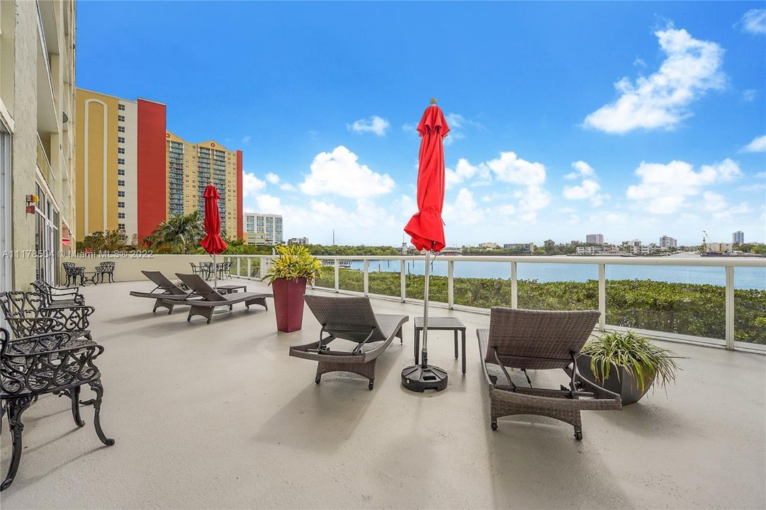 Recently Sold: $695,000 (2 beds, 2 baths, 1310 Square Feet)