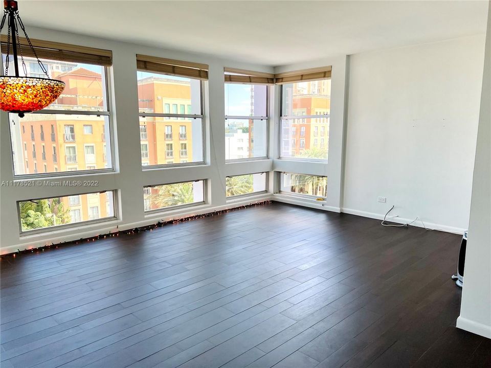 Recently Sold: $270,000 (1 beds, 1 baths, 790 Square Feet)