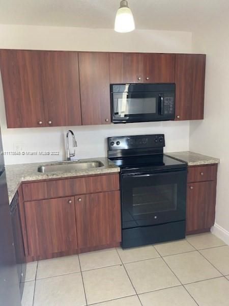 Recently Rented: $1,800 (2 beds, 2 baths, 1050 Square Feet)