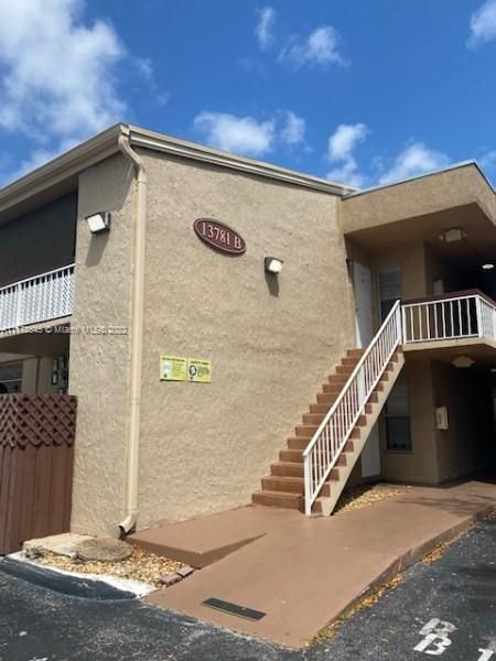 Recently Rented: $1,800 (2 beds, 2 baths, 1050 Square Feet)