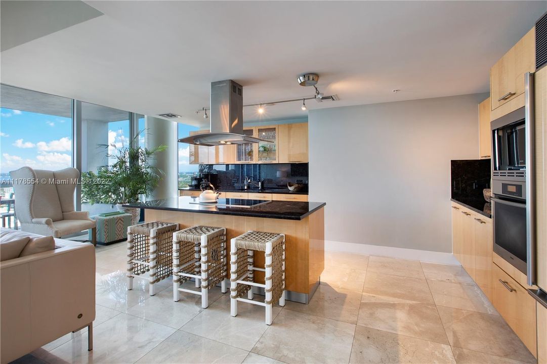 Recently Sold: $3,350,000 (3 beds, 2 baths, 2436 Square Feet)