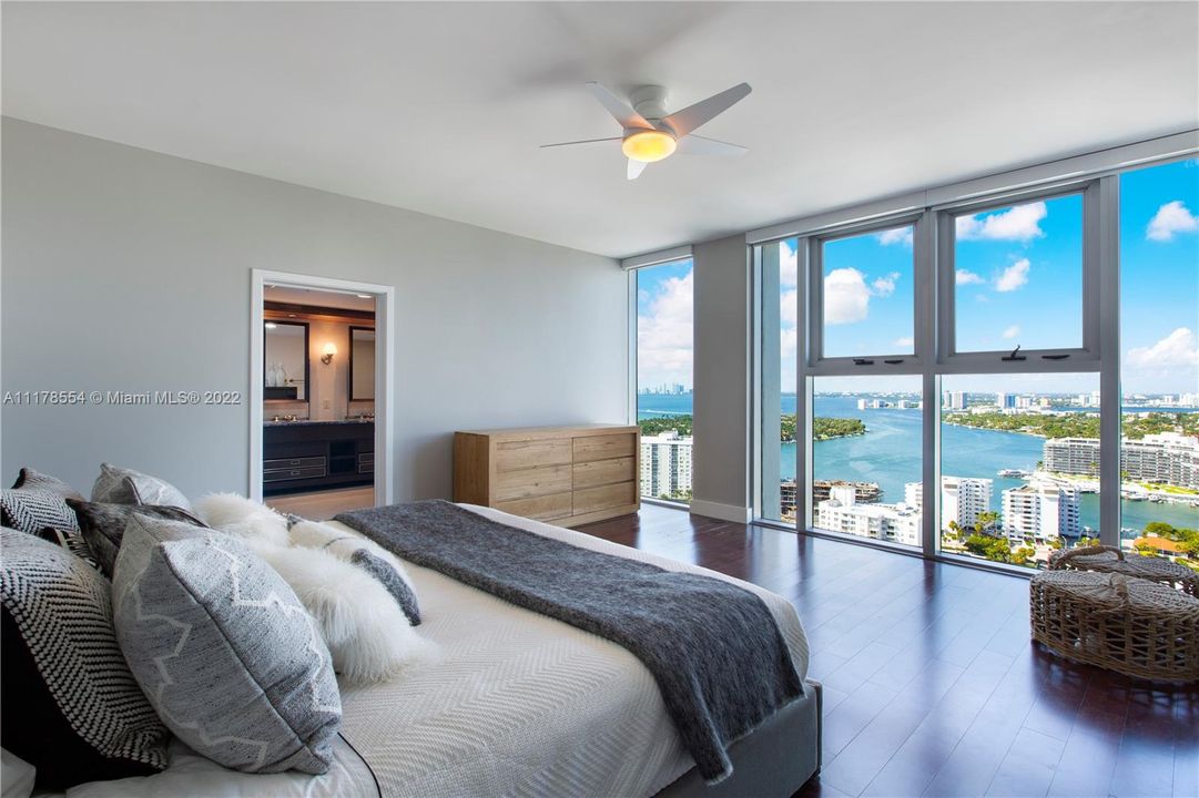Recently Sold: $3,350,000 (3 beds, 2 baths, 2436 Square Feet)