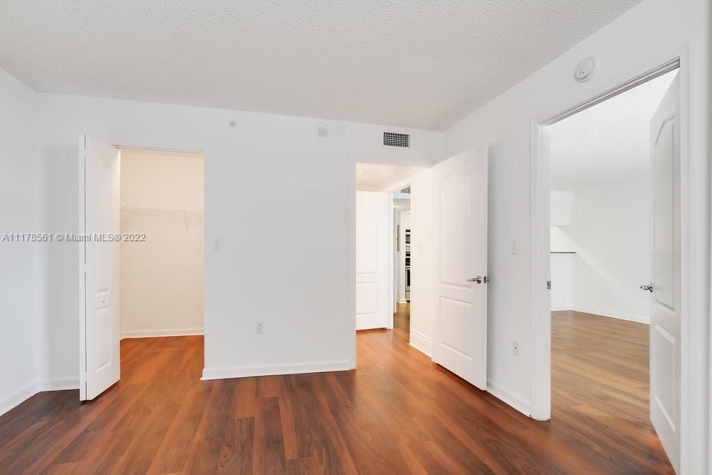 Recently Rented: $2,134 (1 beds, 1 baths, 747 Square Feet)