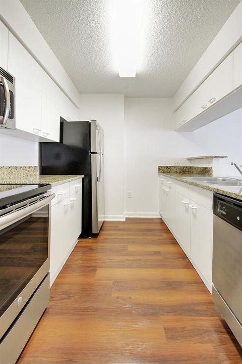 Recently Rented: $2,134 (1 beds, 1 baths, 747 Square Feet)