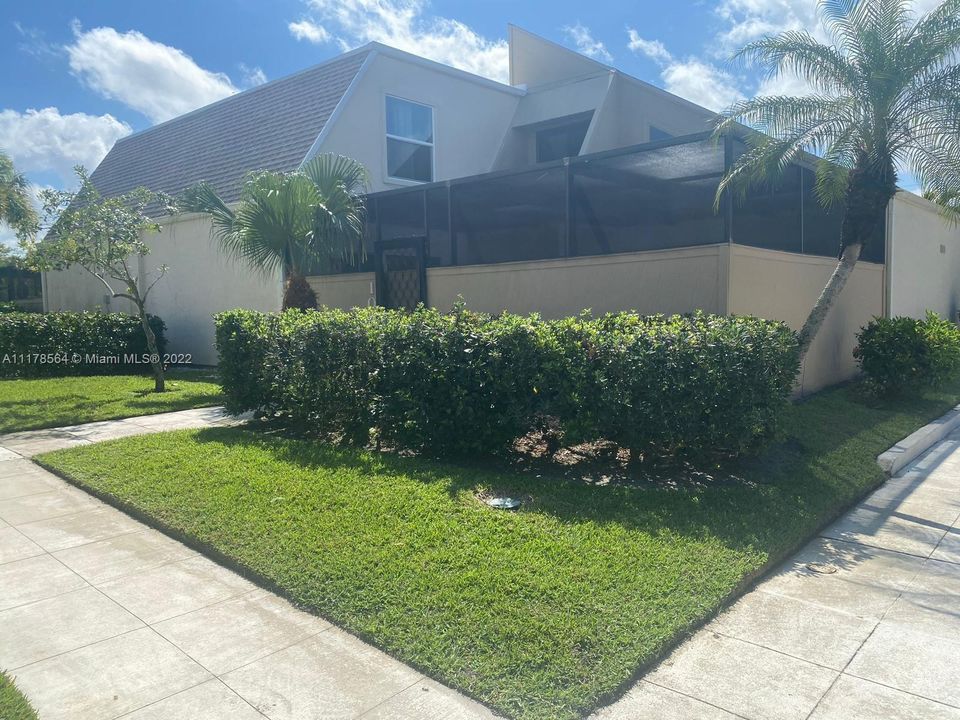 Recently Sold: $269,900 (3 beds, 2 baths, 1764 Square Feet)