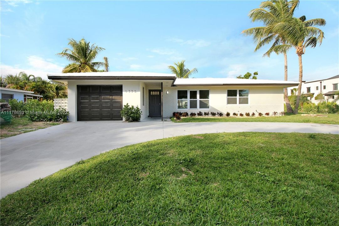 Recently Sold: $695,500 (3 beds, 2 baths, 1555 Square Feet)