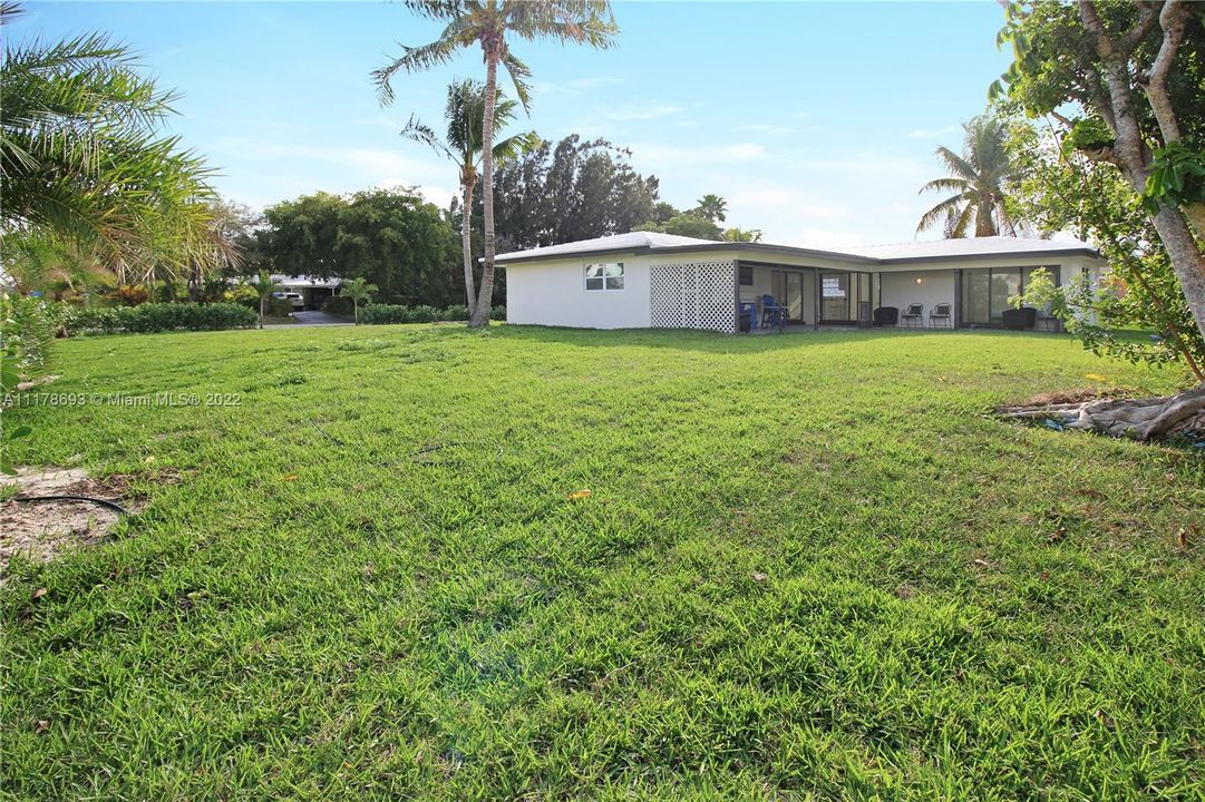 Recently Sold: $695,500 (3 beds, 2 baths, 1555 Square Feet)