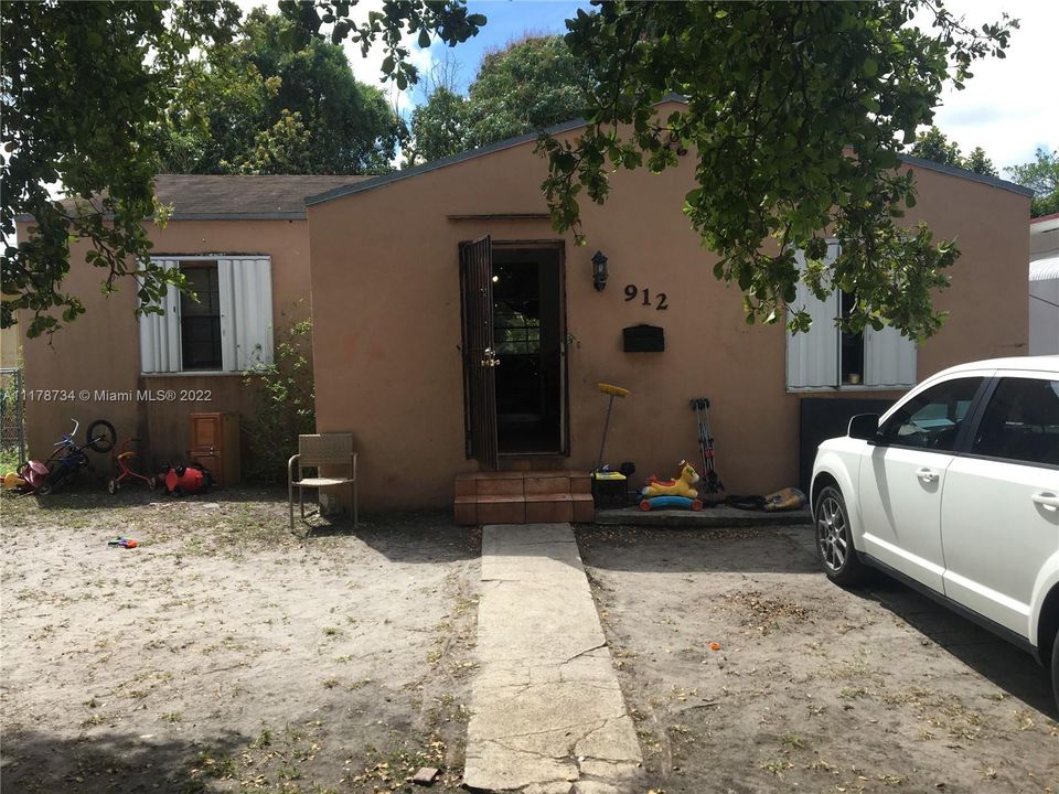 Recently Sold: $245,000 (2 beds, 1 baths, 1228 Square Feet)