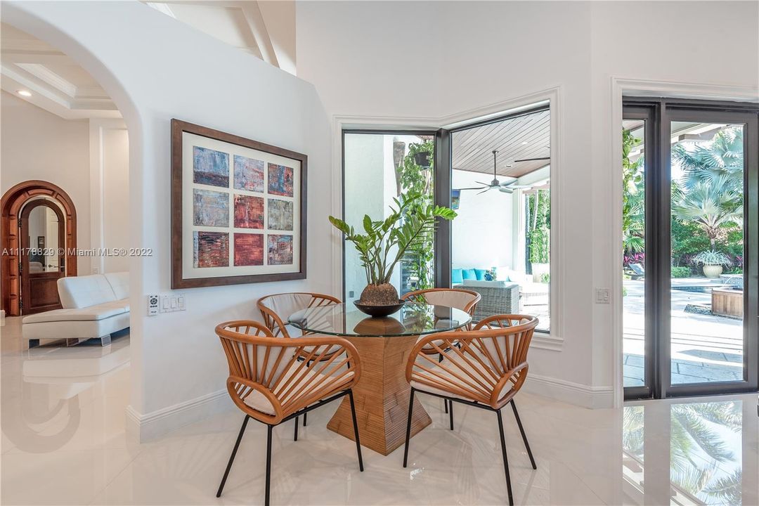 Recently Sold: $1,525,000 (5 beds, 3 baths, 3164 Square Feet)