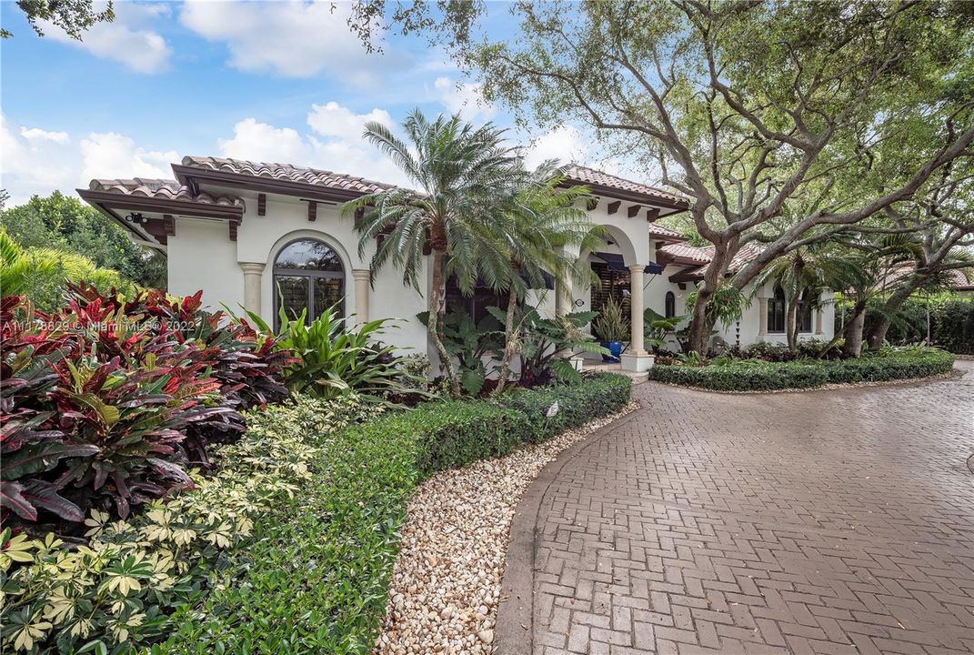 Recently Sold: $1,525,000 (5 beds, 3 baths, 3164 Square Feet)