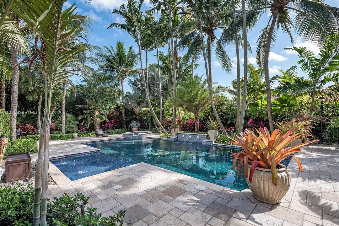 Recently Sold: $1,525,000 (5 beds, 3 baths, 3164 Square Feet)