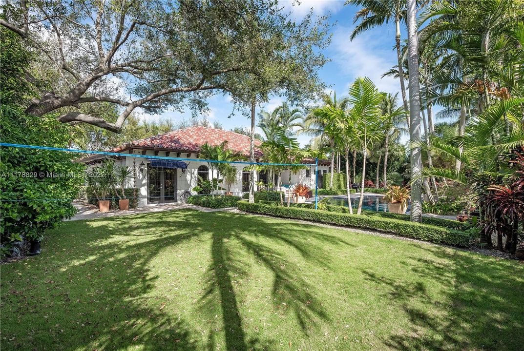 Recently Sold: $1,525,000 (5 beds, 3 baths, 3164 Square Feet)