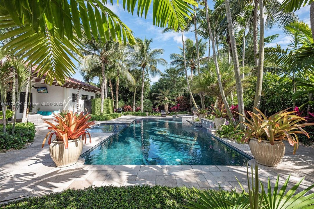 Recently Sold: $1,525,000 (5 beds, 3 baths, 3164 Square Feet)