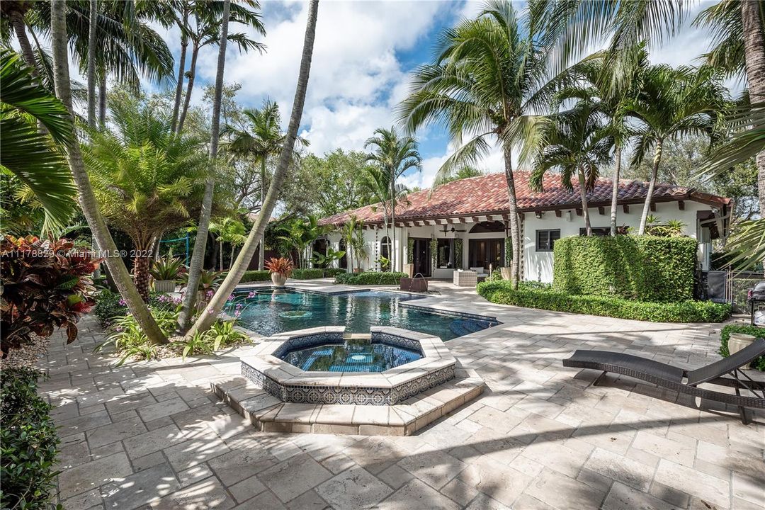 Recently Sold: $1,525,000 (5 beds, 3 baths, 3164 Square Feet)