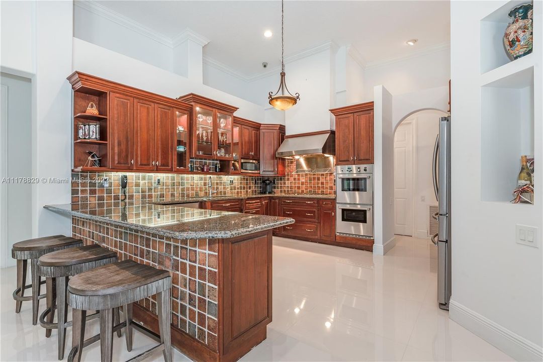 Recently Sold: $1,525,000 (5 beds, 3 baths, 3164 Square Feet)