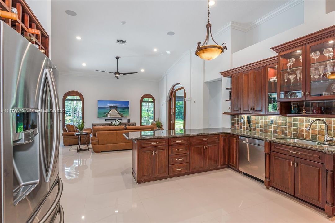 Recently Sold: $1,525,000 (5 beds, 3 baths, 3164 Square Feet)