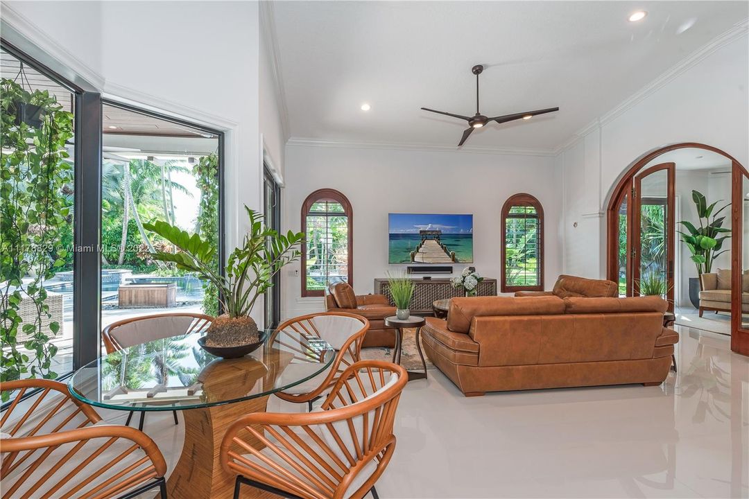 Recently Sold: $1,525,000 (5 beds, 3 baths, 3164 Square Feet)