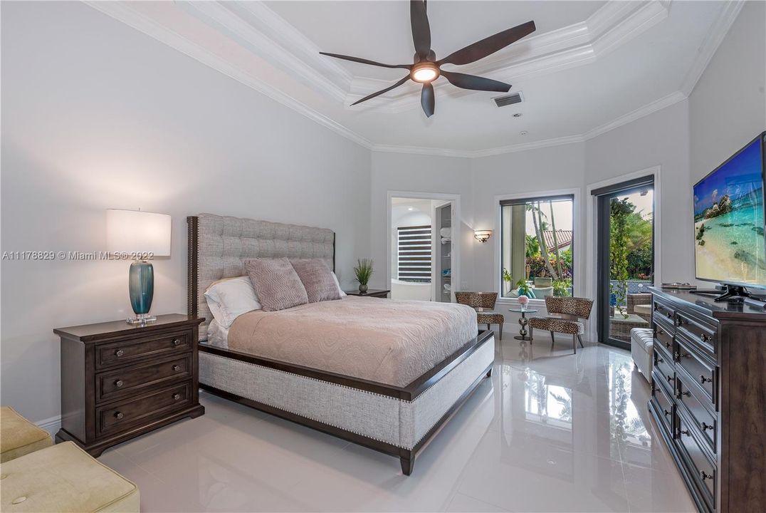 Recently Sold: $1,525,000 (5 beds, 3 baths, 3164 Square Feet)