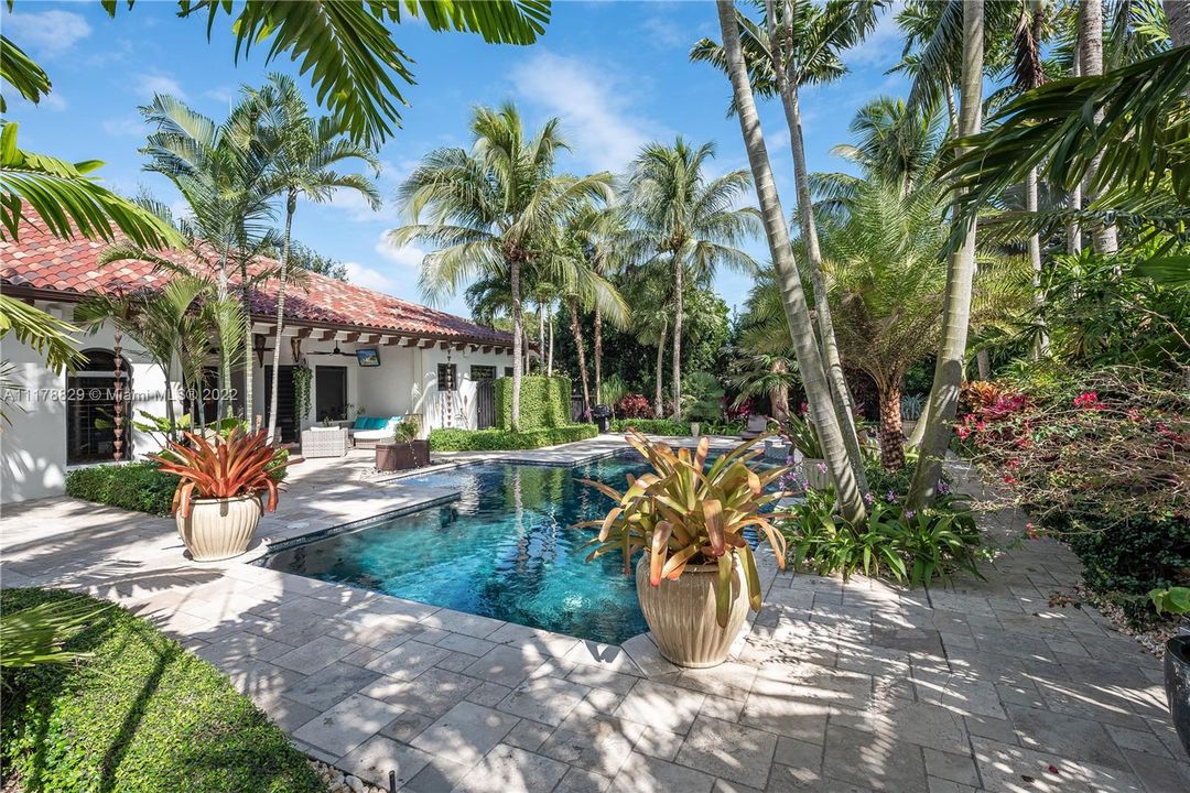 Recently Sold: $1,525,000 (5 beds, 3 baths, 3164 Square Feet)