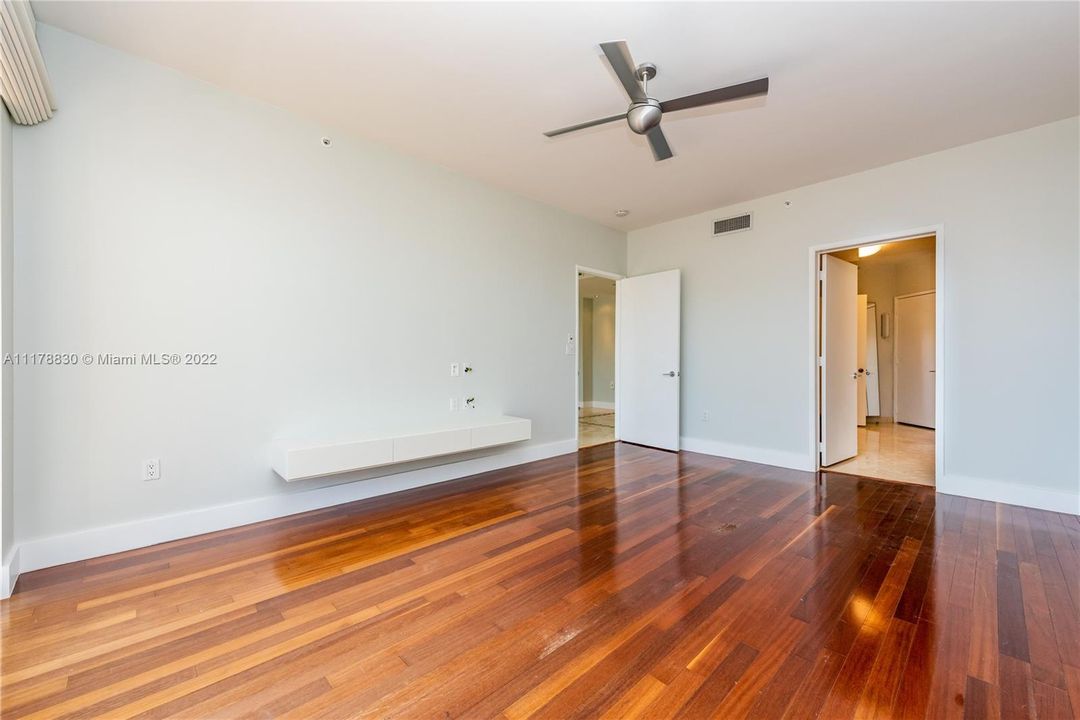 Recently Sold: $1,300,000 (2 beds, 2 baths, 1450 Square Feet)